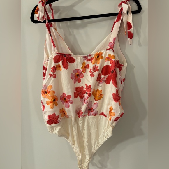 NEW Silk Bodysuit- Floral - Picture 5 of 5